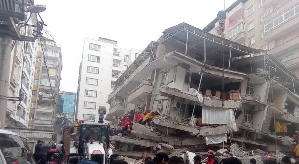 Две силни земетресения от 7 8 и 7 5 по Рихтер разтърсиха